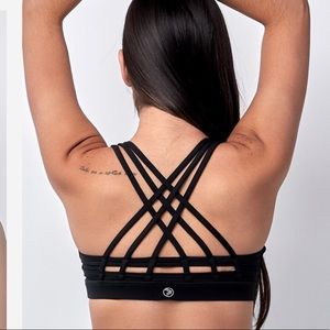SAVVI “Leva” Sports Bra, NWT, in black, medium